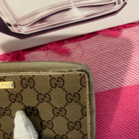 Gucci Beige and Brown Monogram Wallet - Picture 6 of 16